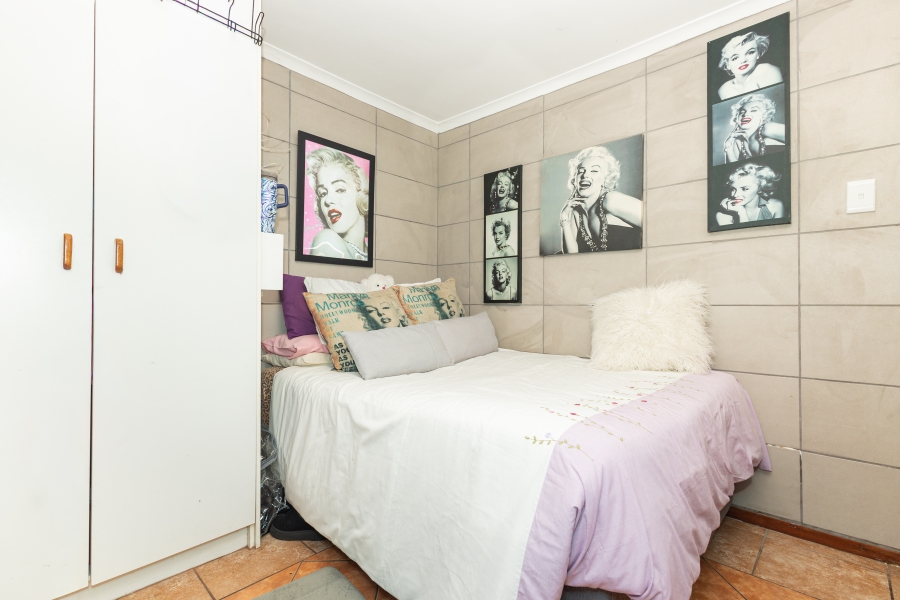 2 Bedroom Property for Sale in Oakglen Western Cape